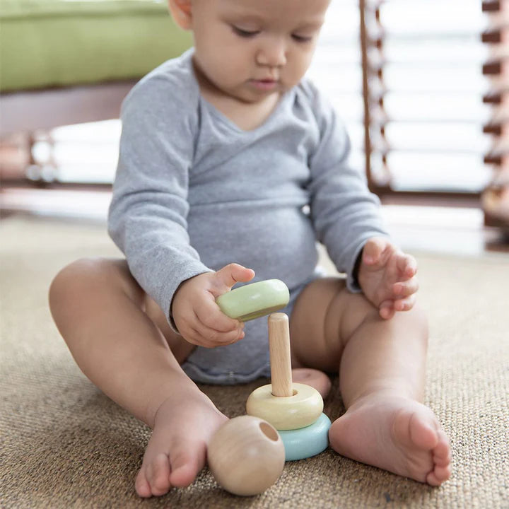 Pyramide en bois à trier et empiler