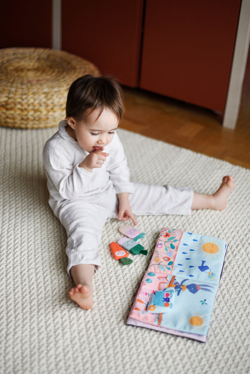 Livre d’éveil multi activités en tissu | Gabin lapin