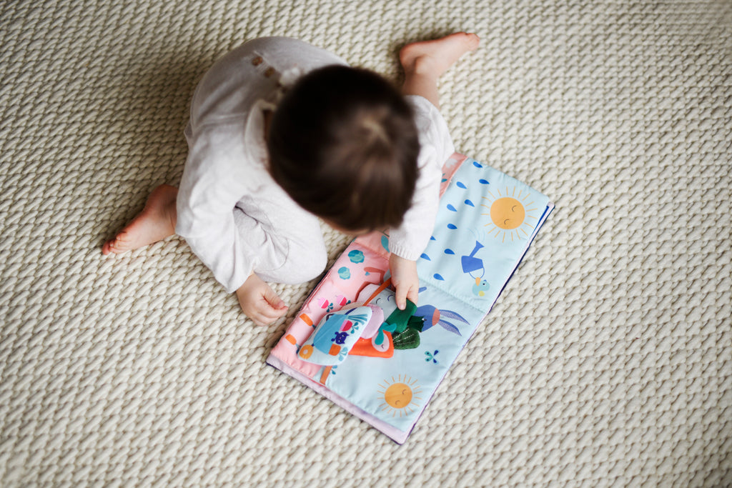 Livre d’éveil multi activités en tissu | Gabin lapin