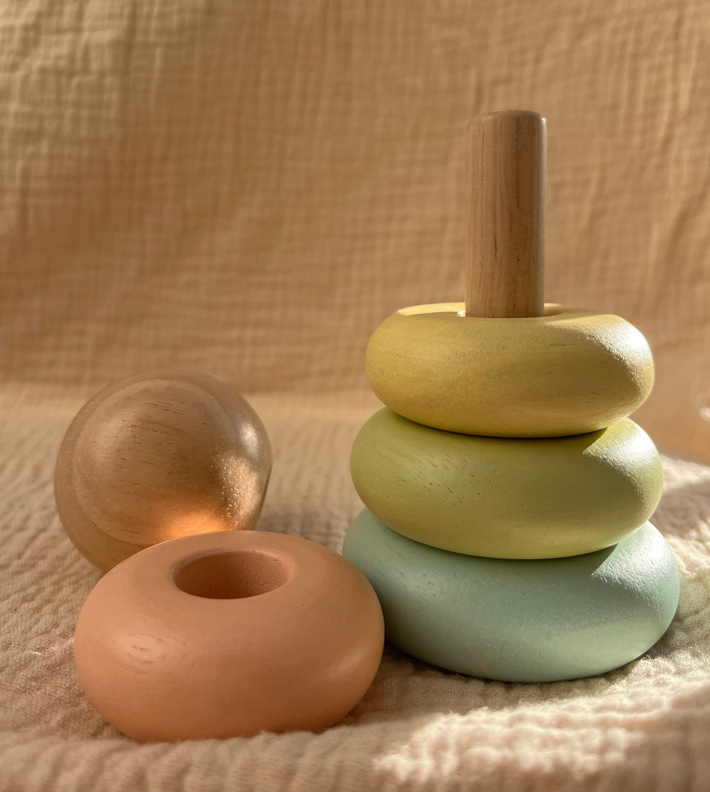 Pyramide en bois à trier et empiler