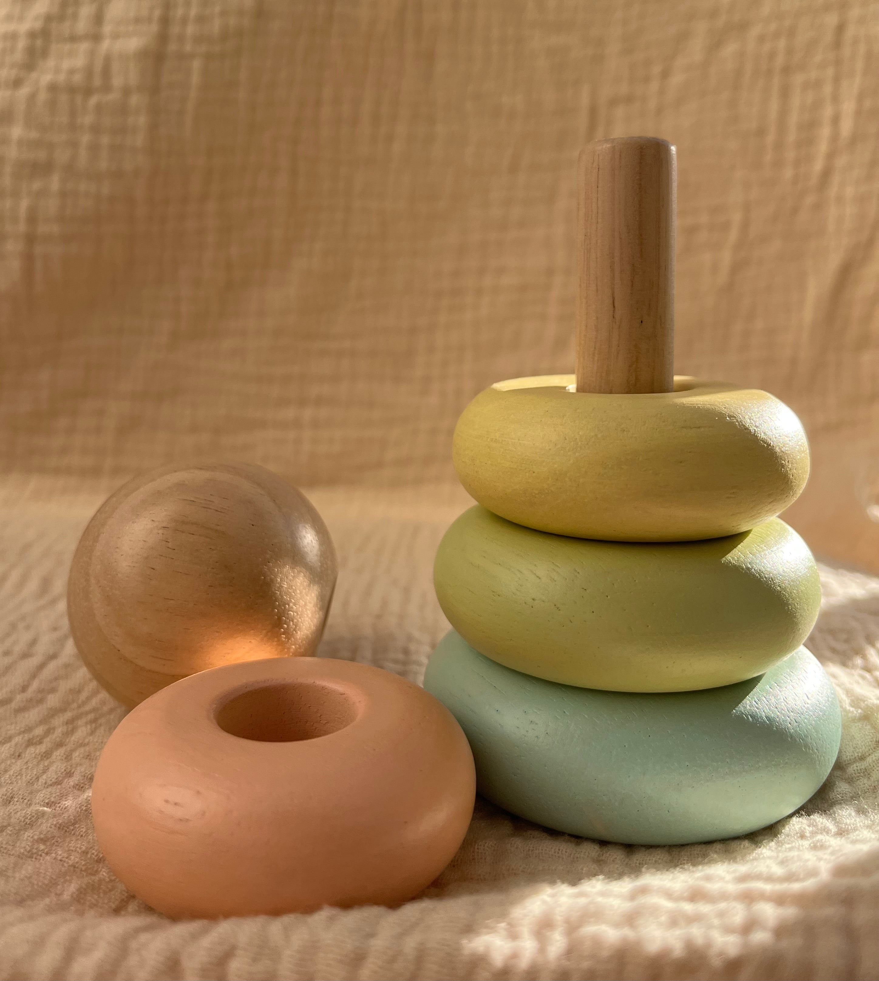 Pyramide en bois à trier et empiler